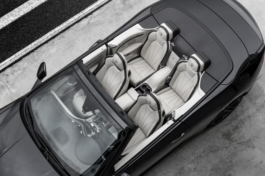 Интерьер Maserati GranCabrio Sport Special Edition (M145) 2017 года  (фото 9 из 14)